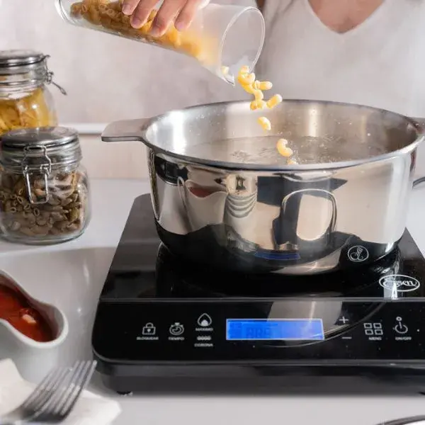 Cacerola Fusión Essen 24 cm en cocina de inducción